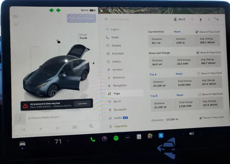 2025 Tesla Model Y z USA, uszkodzony, nr VIN 7SAYGDED7SF270285